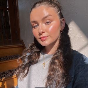 Meet your Posher, Ella